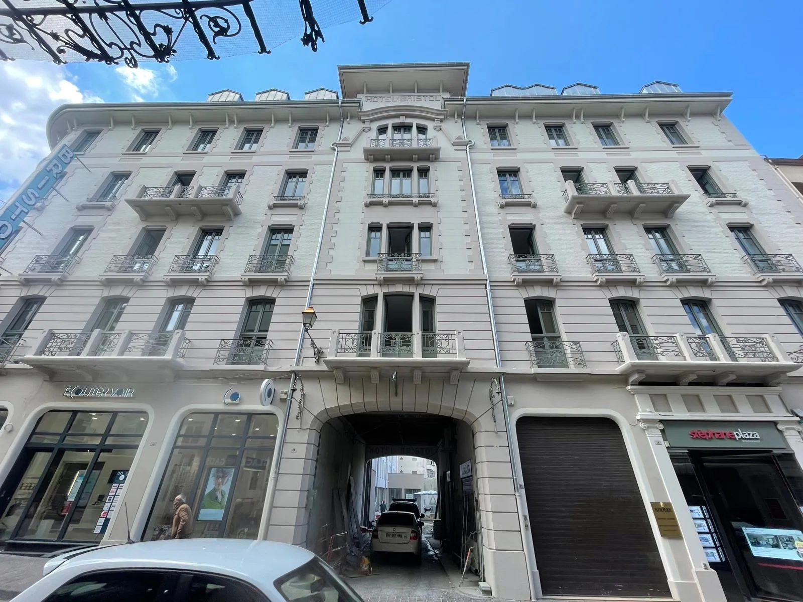Hôtel des Thermes — façade rénovée
